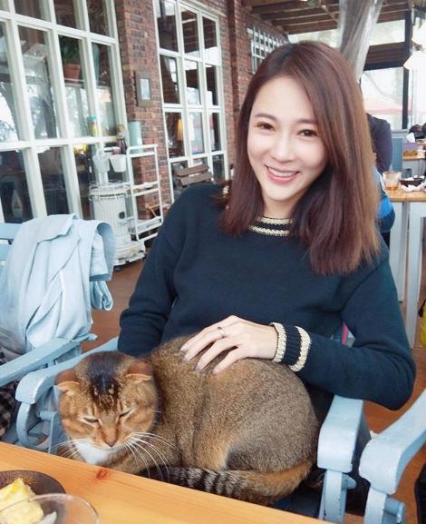 爆喜讯？被16岁亿万富翁下跪求婚，高宇蓁回应了
