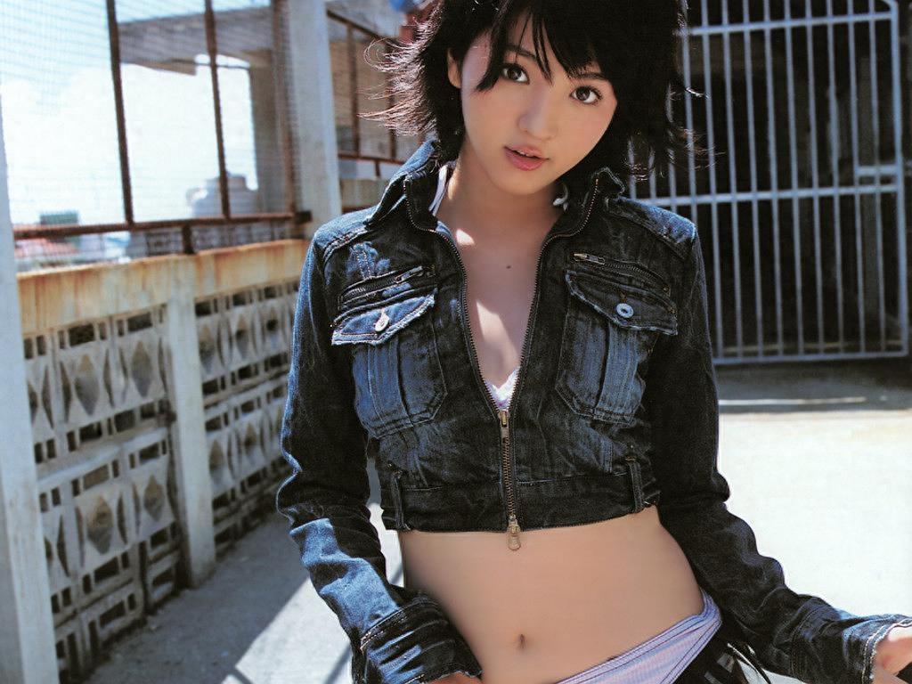 日本美女明星满岛光