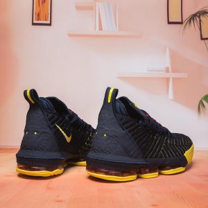 ​最强战士詹姆斯，第16代签名鞋，NikeLeBron16，彰显王者气质
