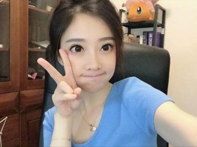 ​冯提莫早期照片，为何这么可爱？模样变得是有点快！