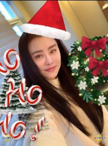 ​王祖贤童年照与女神跟本不沾边，锅盖头、单眼皮完全就是丑小鸭