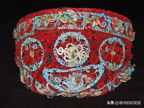 中国传统饰品·钿子欣赏：钿头银篦击节碎，血色罗裙翻酒污