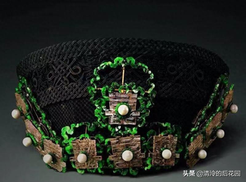 中国传统饰品·钿子欣赏：钿头银篦击节碎，血色罗裙翻酒污