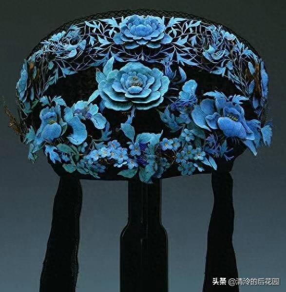 中国传统饰品·钿子欣赏：钿头银篦击节碎，血色罗裙翻酒污