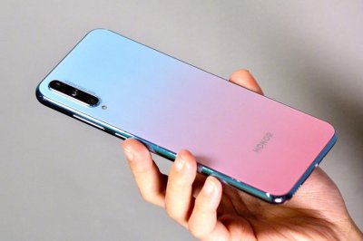 ​荣耀20青春版评测：高颜值搭载长续航，细品真香