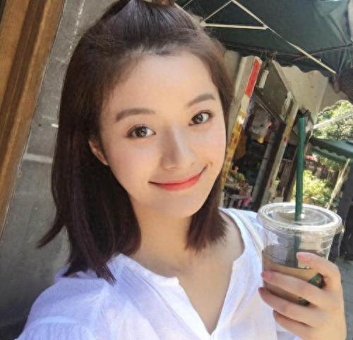 中国内地影视女演员乔璇笑容甜美 网友们想不想了解她的作品评论!