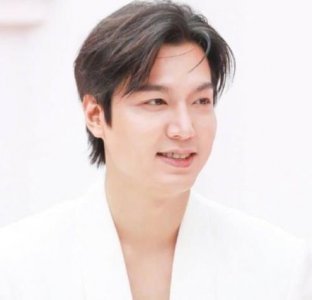 ​李敏镐最新生图不敢认！脸颊胖到像气球，疑似整容后遗症爆发