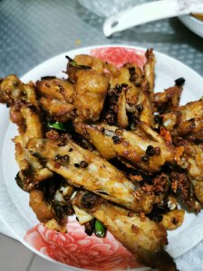 ​「干煸鸡翅」的做法+配方，鸡翅应该这样做才香，香味飘满整屋