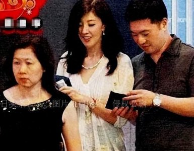 ​李嘉欣姐姐苦熬5年逼走原配，二婚嫁10亿富豪，比妹妹还有手段