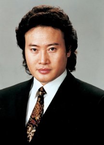 ​著名男高音戴玉强：40岁成名，与初恋结婚29年，如今女儿成他骄傲