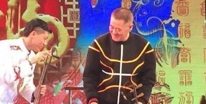 赵本山被某老虎整惨了（赵本山首次回应被抓）