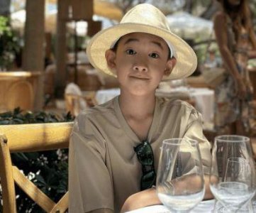 ​陈小春儿子Jasper用英文介绍上海：三年在上海生活，完全适应