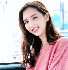 ​何傲儿：坚韧不拔的生命力与不凡爱情经历