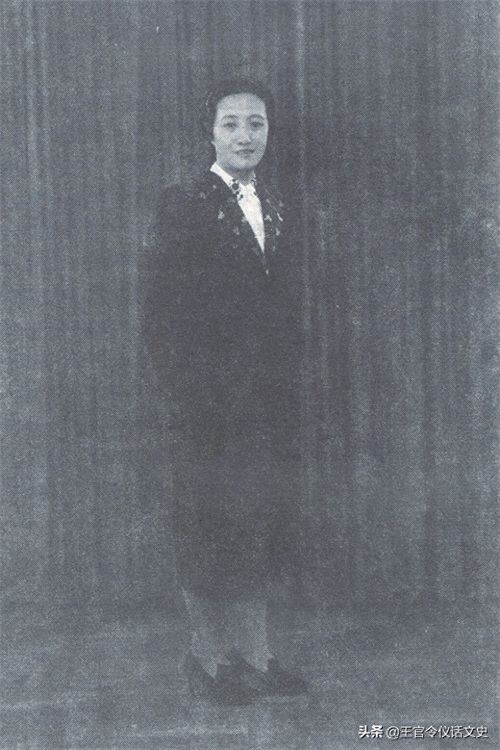从卖唱女到阔太太，从单亲妈妈到董事长，董竹君的一生堪称传奇