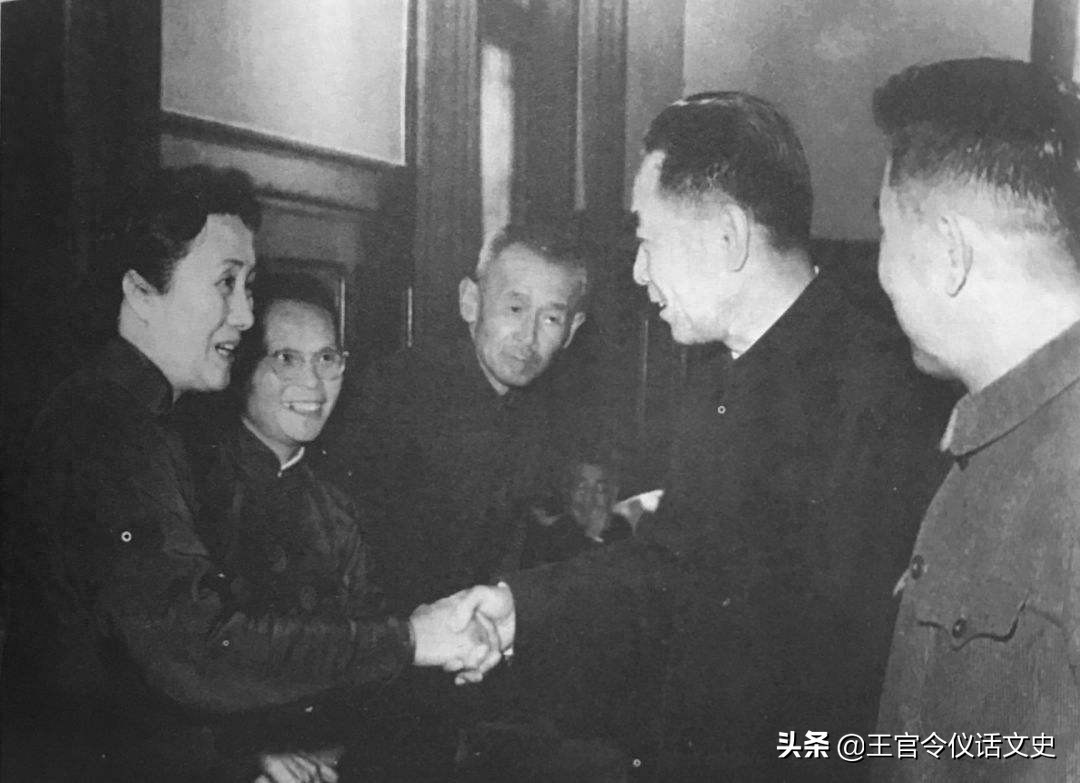 从卖唱女到阔太太，从单亲妈妈到董事长，董竹君的一生堪称传奇