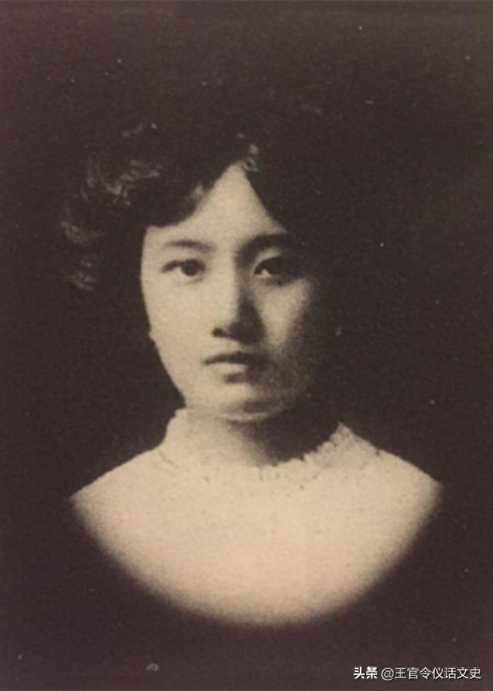 从卖唱女到阔太太，从单亲妈妈到董事长，董竹君的一生堪称传奇