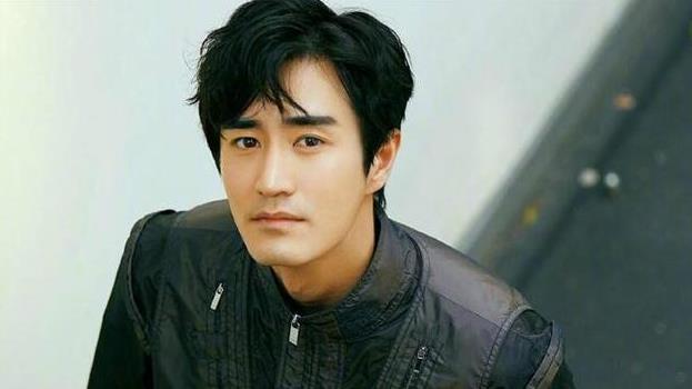 杨玏是谁的儿子 杨玏男明星爸爸叫什么