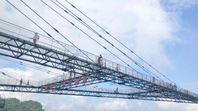 ​刺激天空悬廊“万盛梦幻奥陶纪”