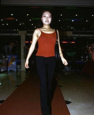 镜头下：80年代歌舞厅的第一批陪唱小姐