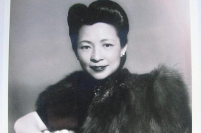 ​唐瑛17岁的民国爆款女王美足一辈子