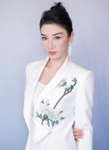 黄奕——拥有一种辉煌的漂亮