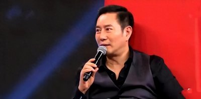 演员姚刚：被父母催婚30年，52岁无儿无女，如今他还好吗？