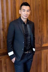 赵文卓：19岁一夜成名，与梅艳芳分手后，娶小8岁东北小丫，婚后连生三胎很幸