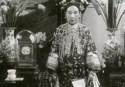 ​慈禧太后十八岁照片复原，原来慈禧说的“宫人以我为美”不是夸大