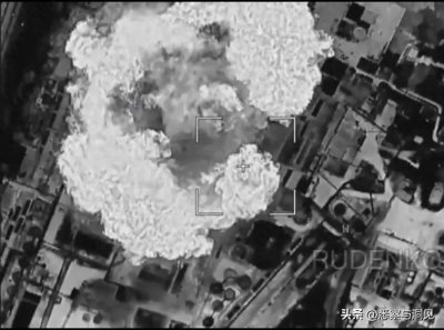 ​视频曝光：俄罗斯一枚新型高爆航空弹击中乌军营，炸死60多名士兵