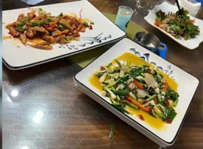 ​浙江湖州顾客说菜量少被老板动手打人，老板拒绝道歉
