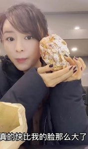 ​张静初晒加拿大生活，说话中英文夹杂惹争议，吃喝玩乐笑容甜