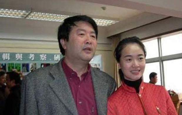 左小青老公高权健照片资料 男方大她二十岁有钱有背景