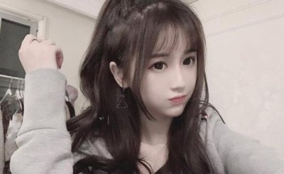 ​杨清柠更新美照，手上的东西引起众人热议，网友：有情况？
