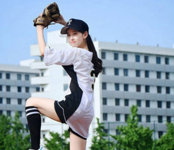 ​清华校花章泽天照片  完美的呈现了什么是气质美女