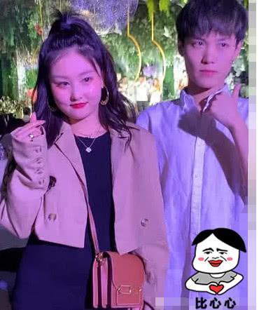 小伊伊婚礼被3线网红抢戏，接到手捧花就求婚，炒作也要注意场合
