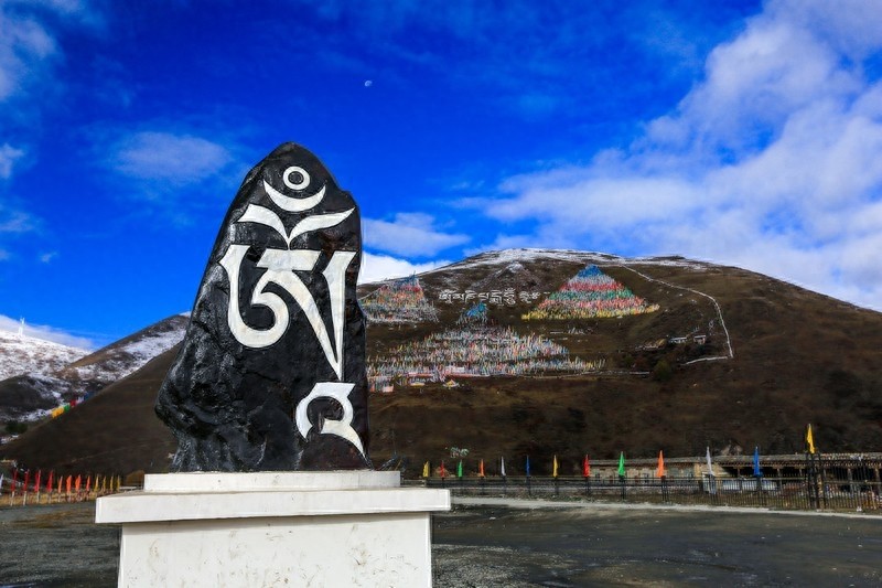 塔公寺，一千多年历史，有“小大昭寺”之称，藏民朝拜的圣地之一