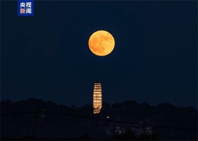 快看!今年首个“超级月亮”现身夜空