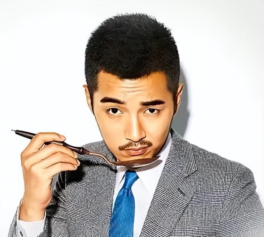 曝金世佳疑隐婚生子,与神秘女子搂肩外出怀抱孩子,两人曾传恋情