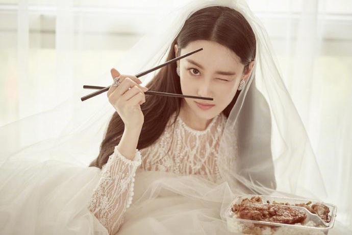 张馨予结婚细节曝光:蹲在地上吃盒饭!被赞接地气很幸福!