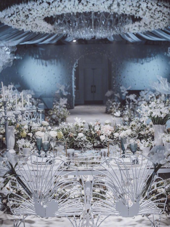 张馨予结婚细节曝光:蹲在地上吃盒饭!被赞接地气很幸福!