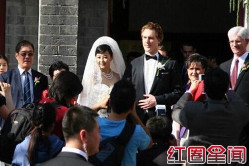 演员袁立讲述与加拿大丈夫的爱情经历 在痛苦中成长