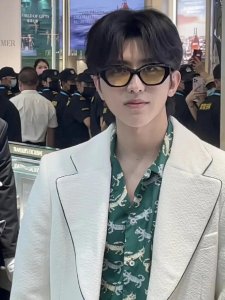 ​生图比精修好看的十位男明星：杨洋朱一龙太精致，任嘉伦肖战惊艳