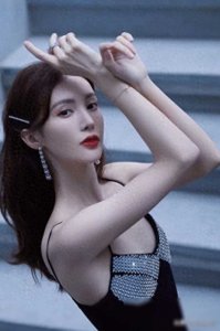 ​绝对想不到！这些女明星人美事业好却各个纹身，最后两位火出天际