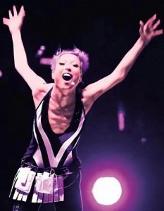 滤镜下是美女,现实中是“女鬼”!这些瘦到病态的明星,真恐怖