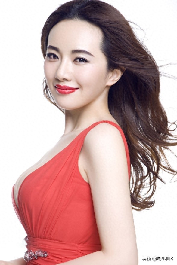 明星孟茜，娱乐圈歌手和演员，清新靓丽，被誉为“宅男女神”