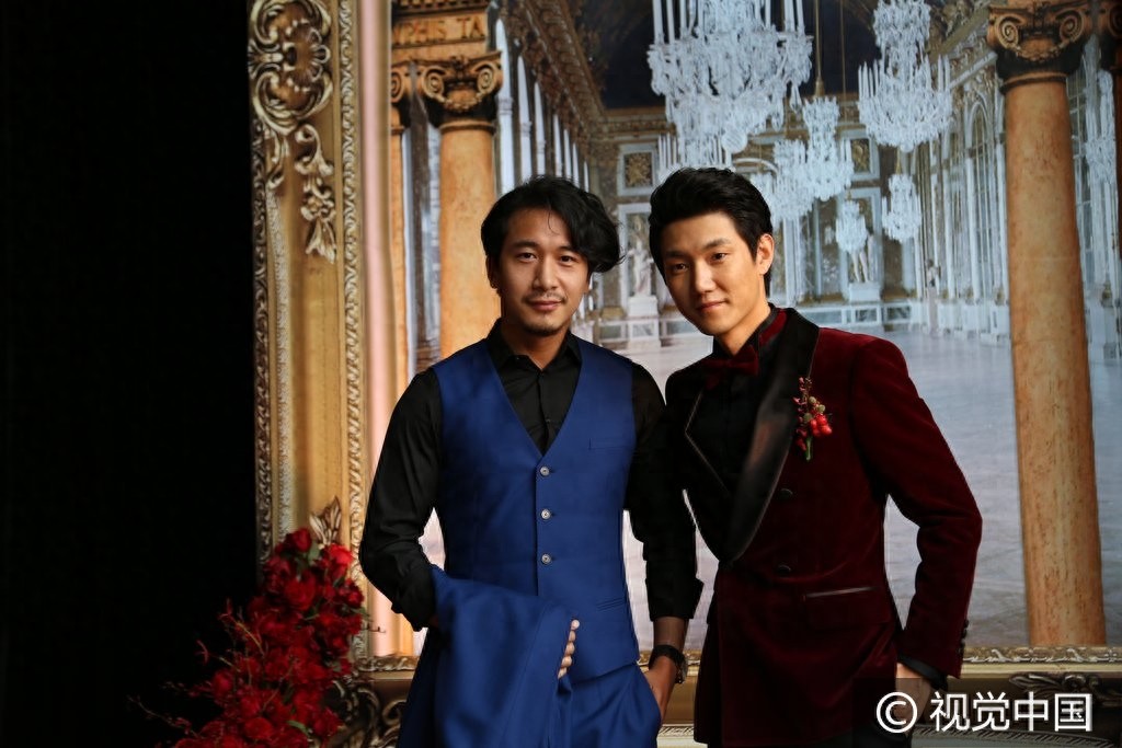 《我是歌手》王晰大婚与爱妻金宴竹热吻 金志文、吕薇、刘雨欣到场送祝福