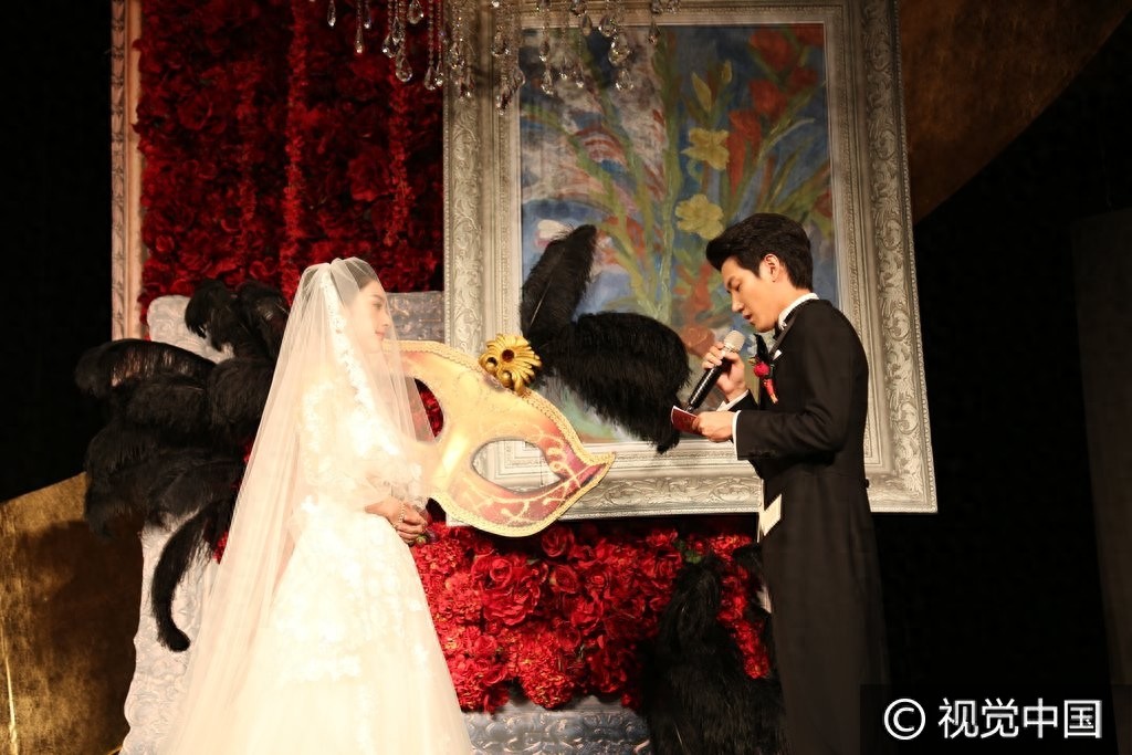 《我是歌手》王晰大婚与爱妻金宴竹热吻 金志文、吕薇、刘雨欣到场送祝福