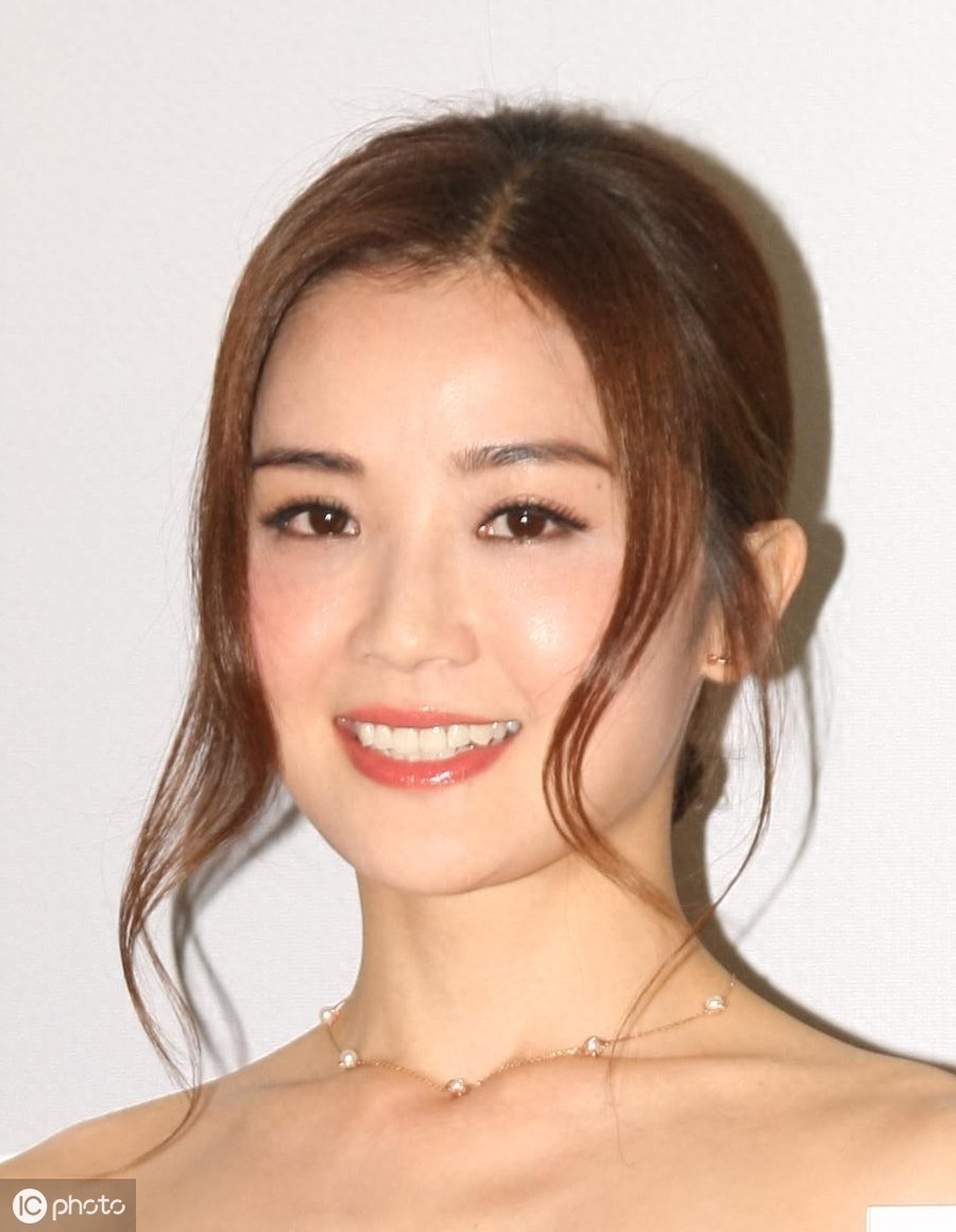 一首《莫斯科的眼泪》火遍大江南北，长相甜美，很有气质的女歌手