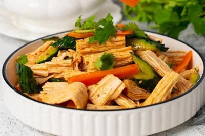 ​泡腐竹，只用清水是外行，大厨教你2招，15分钟泡好，柔软没硬芯