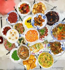 ​六张聚餐照在朋友圈火了！最多的一桌子有20道菜，眼睛都看花了